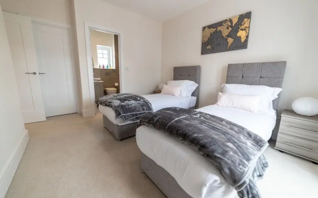 Reading Green Park Village Serviced Apt