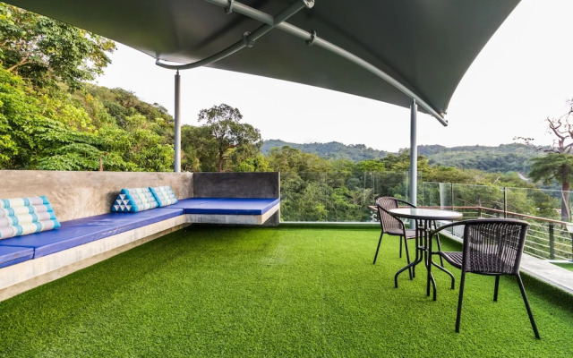 Villa Paradesa by Lofty