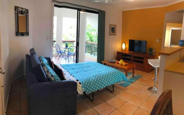Tropical One Bedroom Apartment at The Mediterranean – Guest Rooms – Port Douglas