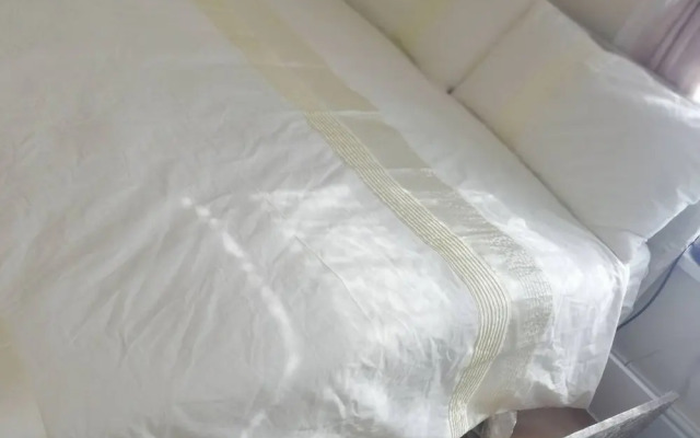Room-charming Bradford Room to Rent With