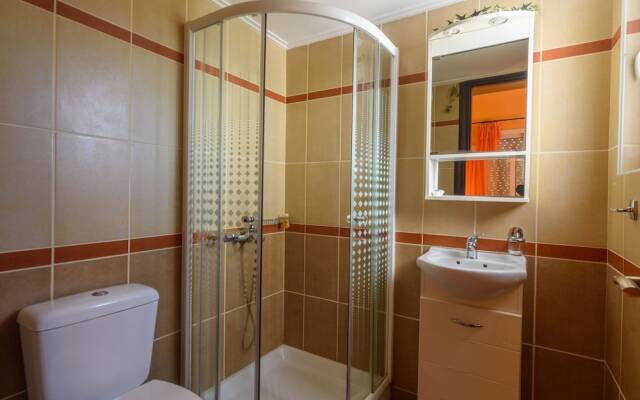 Kyparissia Garden Retreat - Premium Family Suite