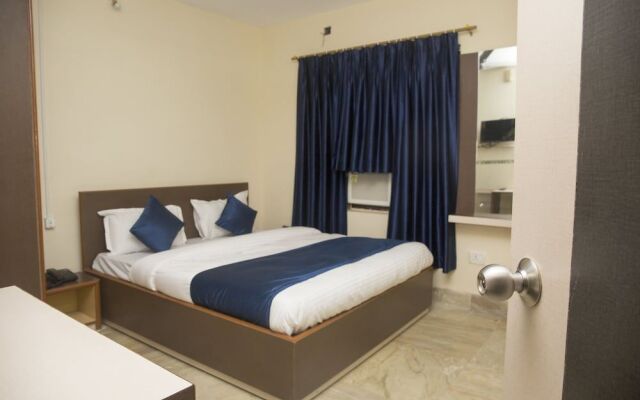 OYO Flagship 8414 Hotel Blue Moon