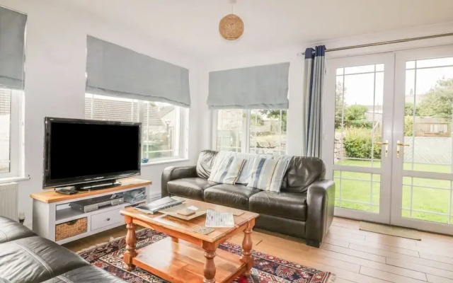 Apartment 1, Trearren