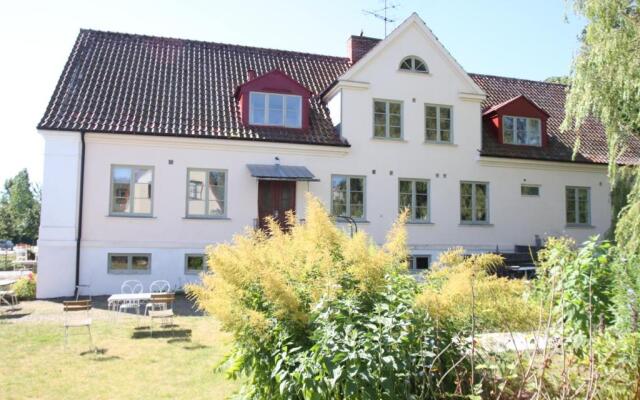 Mellby 11 Bed And Breakfast