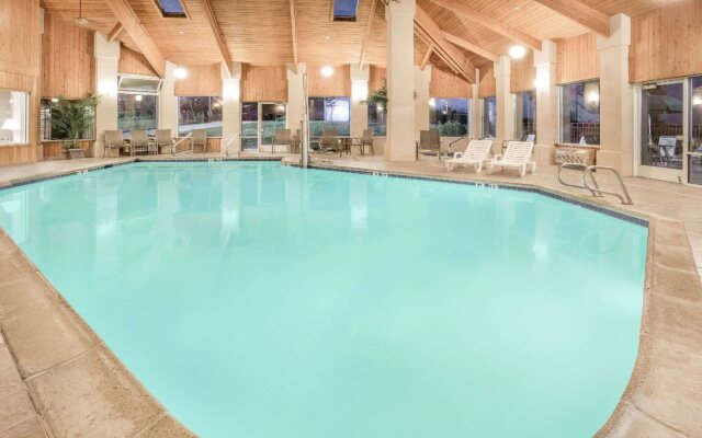 SureStay Plus Hotel by Best Western Redding