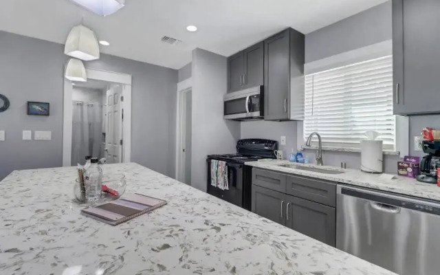 4836/4838 Esplanade St B-pool