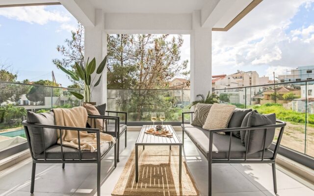 Sanders Triple - Lovely 1-bdr Apt With Balcony