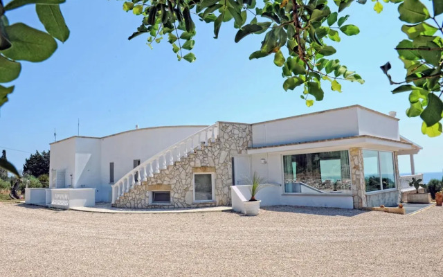 Villa Vanissia With Garden And Sea View