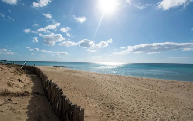 Le Bianche Apt 2 with Garden near The Sea