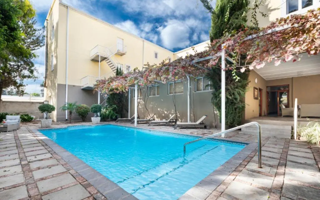 Queen’s Hotel by BON Hotels