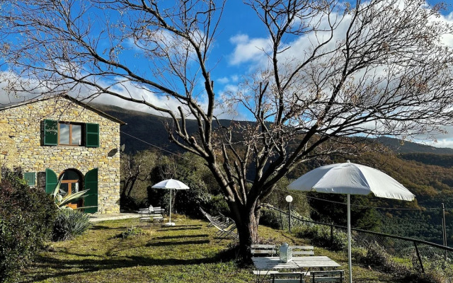 Panoramic Rural House With Garden