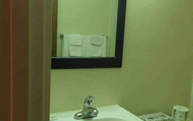 Canadian Motor Hotel