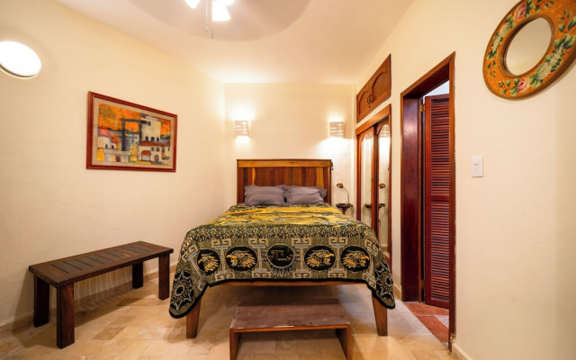 Condo with private cenote on 5Av - Sacbe