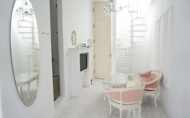 Milk White Homestay