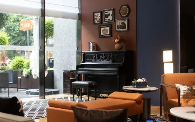 New Joy Hotel (Internatial Trade Spring Department Store Shopping)