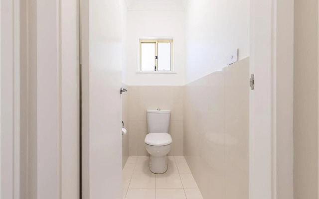 Sandy Beach House - Corlette Waterfront