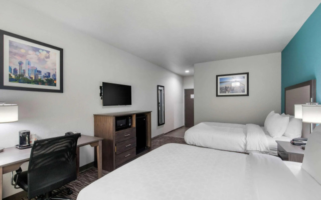Clarion Inn & Suites DFW North