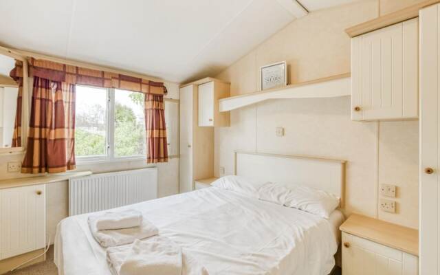 Serene Mobile Home in Hastings near Smugglers Adventure