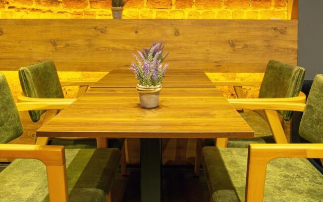 Alemeyn The Taksim Leons Hotel Cafe & Spa