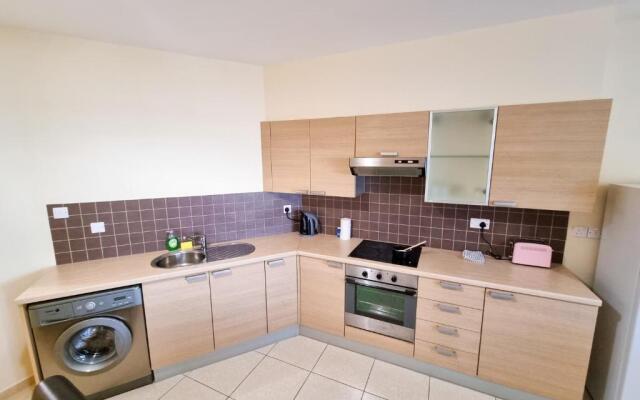 Yaar Apartment with pool and tennis court