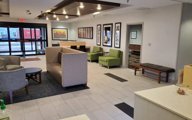 Holiday Inn Express & Suites Junction City by IHG