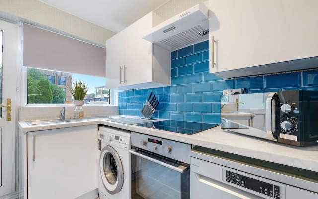 Bourne Court Attractive 1 bdrm Apartment