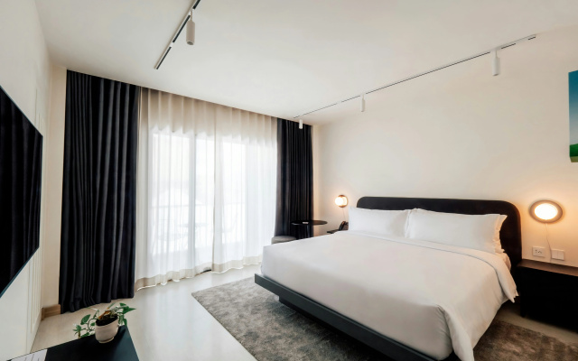 The StandardX Bangkok Phra Arthit