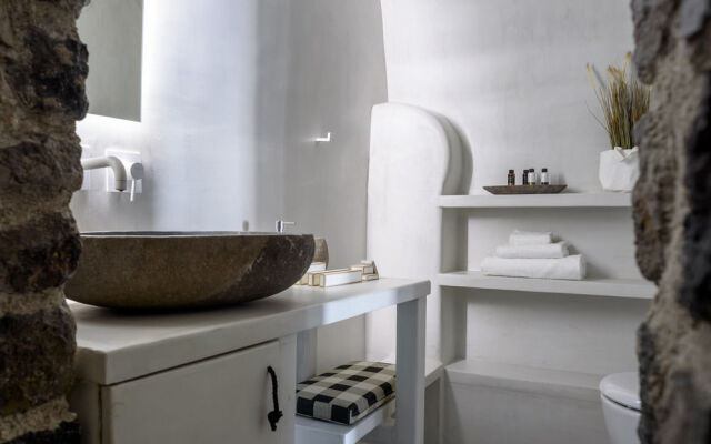 Solstice Luxury Suites