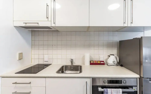 Cosy Central 1Br With Balcony!