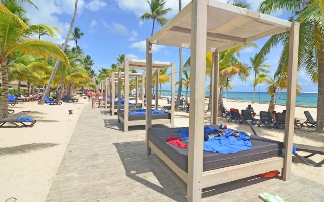Beach Front Apartment No01