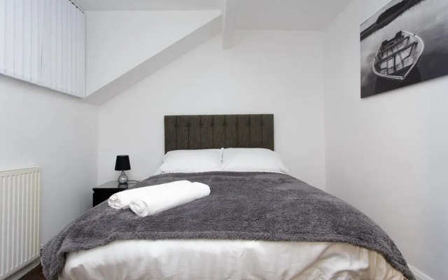 Shaftesbury Apartment