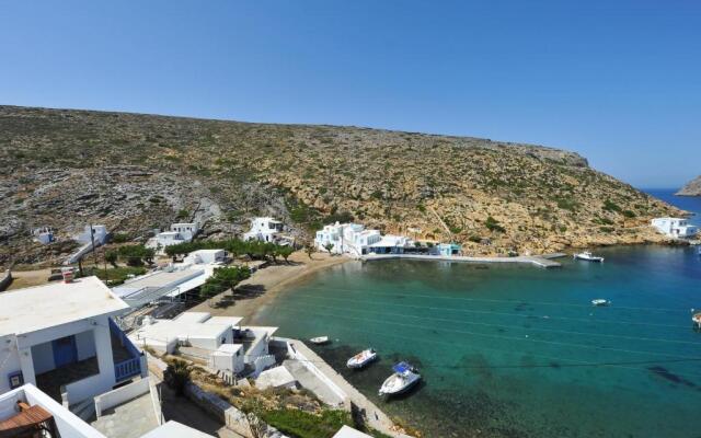 Droufakos’ home, Lux seafront apartment w. View