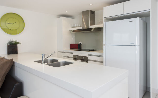 Darwin Executive Suites & FREE CAR