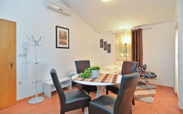 Apartment 258