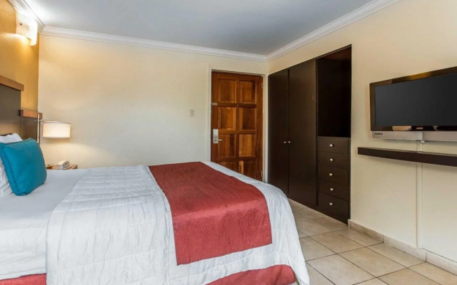 Le Consulat, an Ascend Hotel Collection Member