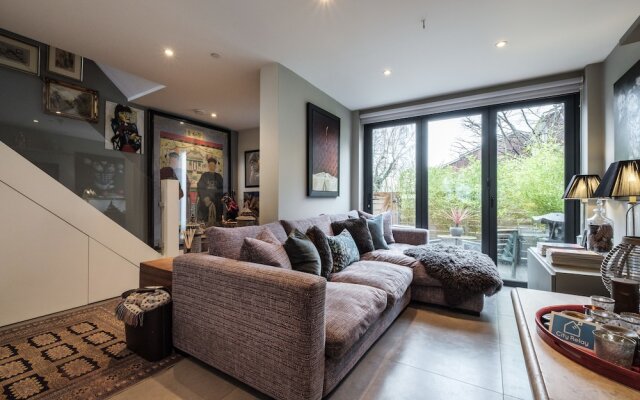 Contemporary Burntwood Grange Demeure - TFR