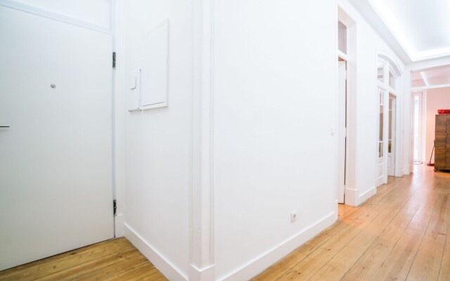 Estrela Neoclassical Apt River View