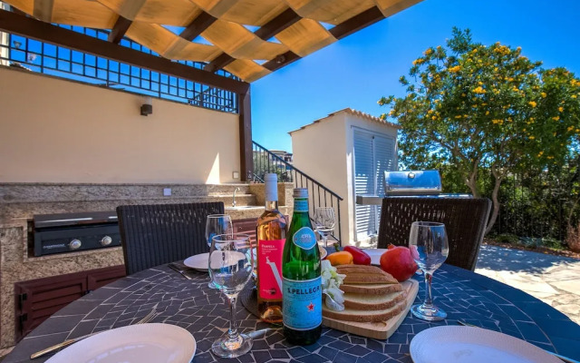 Stunning 3 bedroom villa 'BZ01' with private pool, stunning views, communal pool and resort facilities, Zephyros Village on Aphrodite Hills Re