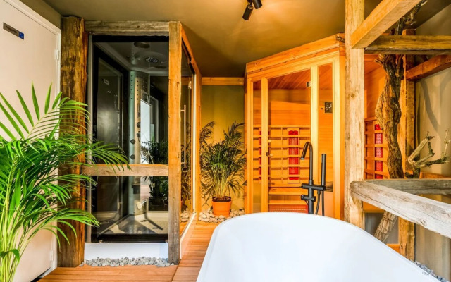 Lavish Holiday Home in Spaubeek with Turkish Steambath