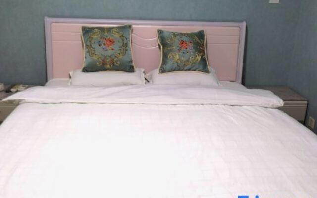 Xinzheng Yijia Hotel (Renmin Luxiasi College Branch)