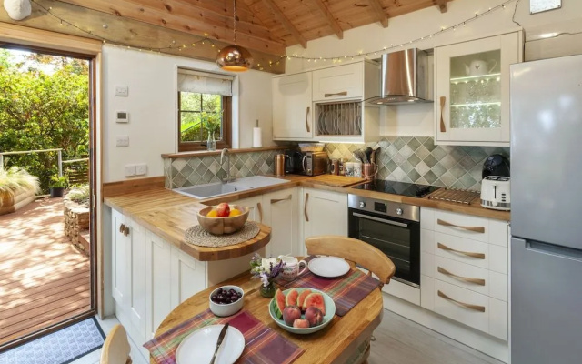 Porthole Log Cabin