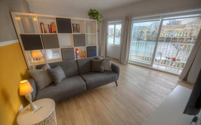 First floor studio apartment seconds from Balluta Bay IPAP1-1