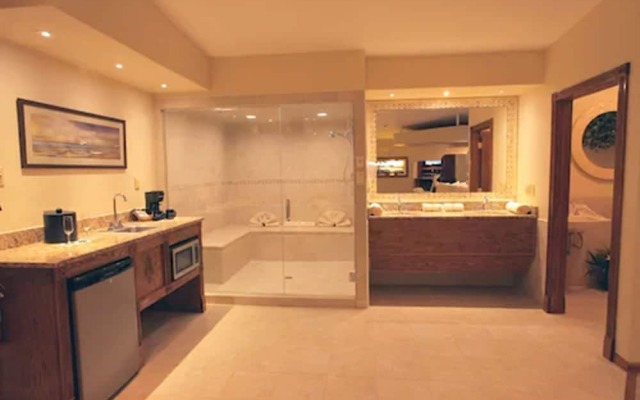 Sybaris Pool Suites Indianapolis