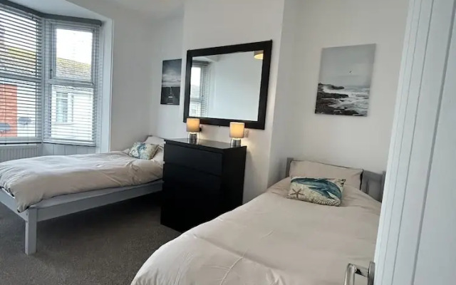 House - Sleeps 6, Pet Friendly & Courtyard