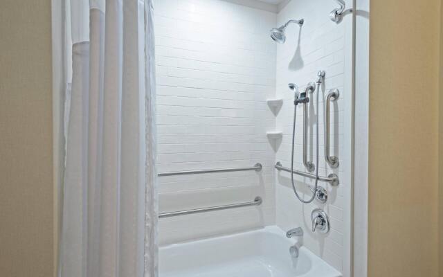 Holiday Inn Express & Suites New Cumberland by IHG