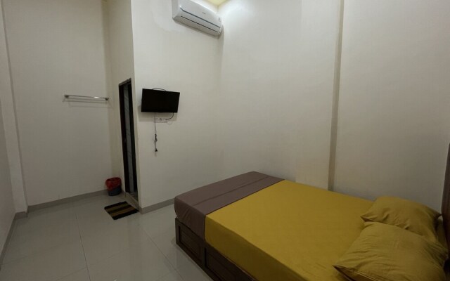 OYO 93414 Wisma Ratu Syariah Near SMP Negeri 2 Watang Pulu