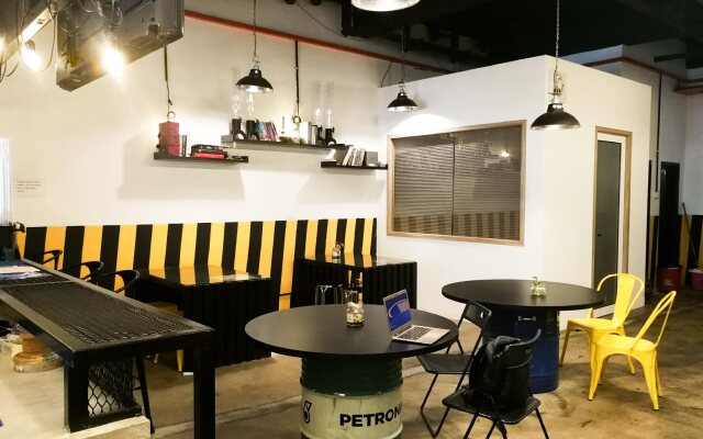 De' Factory Station Hotel