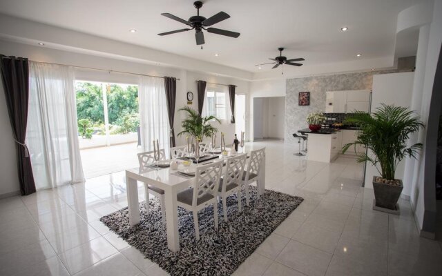 Blissful Tropical Stay at SeaLaVie Villa