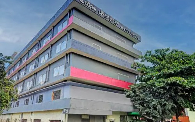 Oyo 385 Townhouse Navya International Ramamurthy N