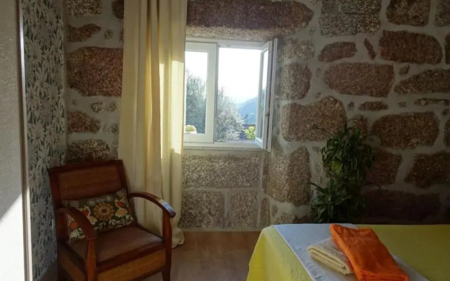 A Casa Com 2 Pereiras